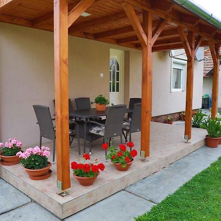 Holiday Home In Balatonkeresztur 19455 Екстер'єр фото