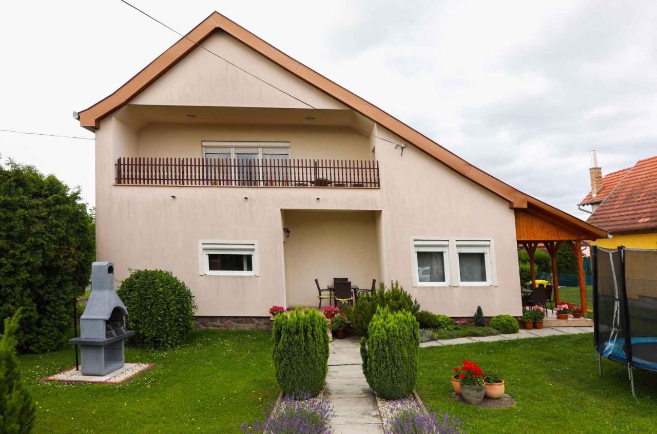 Holiday Home In Balatonkeresztur 19455 Екстер'єр фото